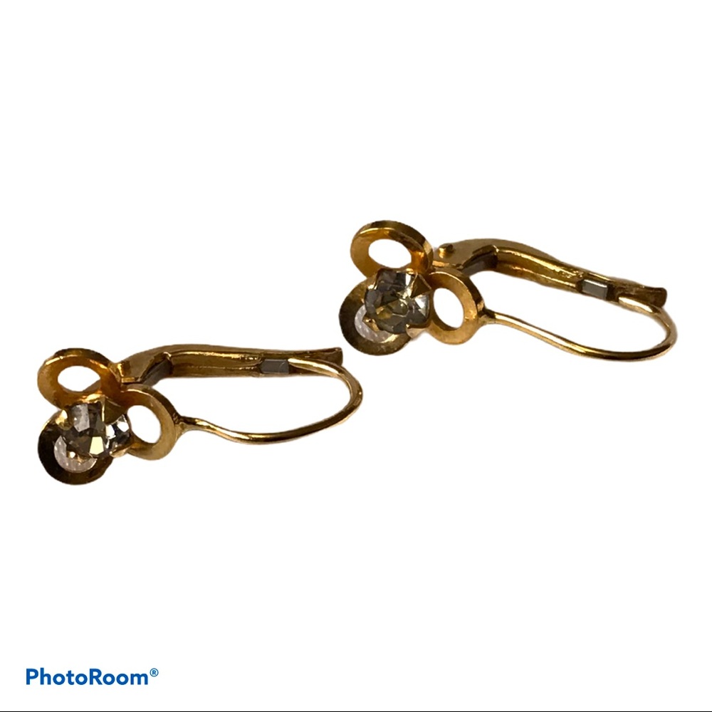14k Flower leverback earrings